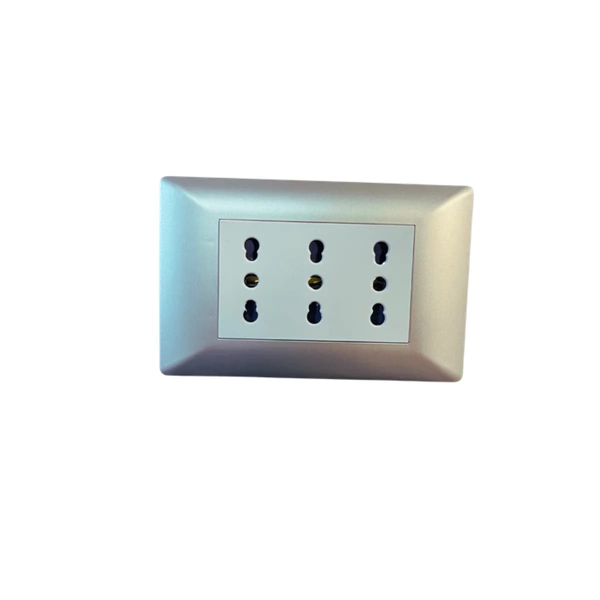 Enchufe Integrado Triple 16 AMP Plateado